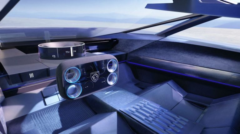 Peugeot frappe fort : son prochain concept-car embarque un volant carré inspiré des manettes de jeux vidéo