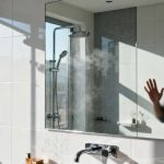 L'astuce pour que vos miroirs ne s'embuent plus jamais après la douche