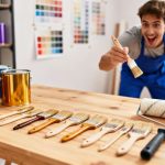 Comment bien choisir ses pinceaux et ses rouleaux pour un résultat de peinture professionnel